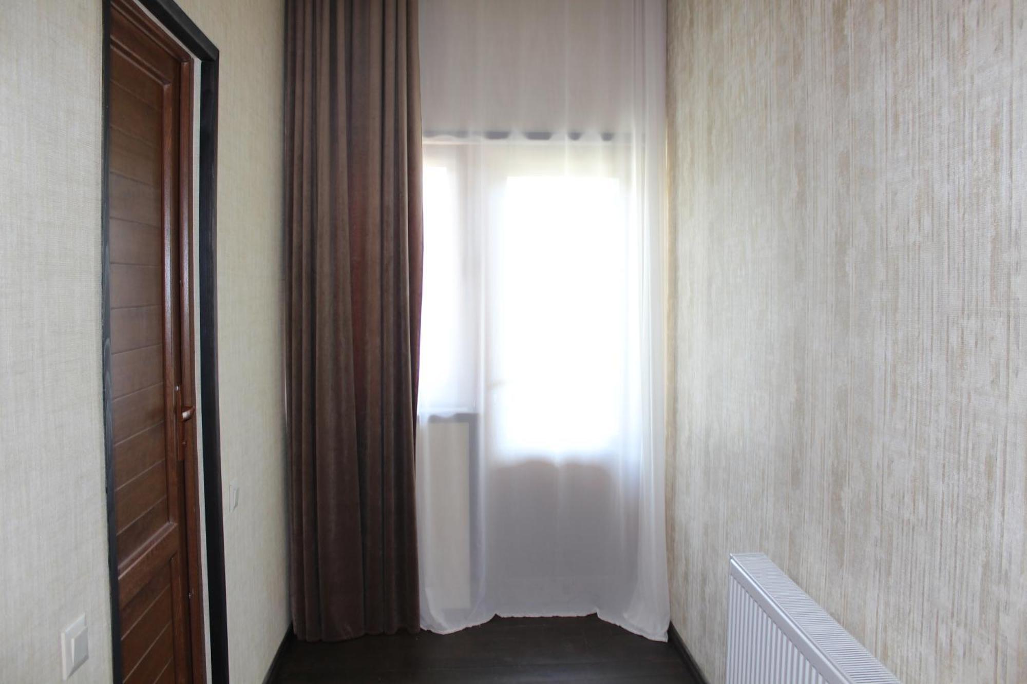 מסטיה Hotel Eden מראה חיצוני תמונה
